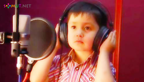4 yaşındaki afgan özbek çocuk şarkı